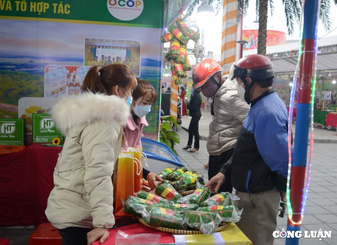 phong phu cac mat hang tai hoi cho san pham ocop va dac san ha tinh hinh 4