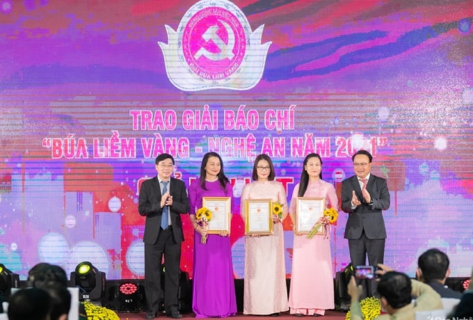 khai hoi bao xuan nham dan va trao giai bua liem vang tinh nghe an hinh 3