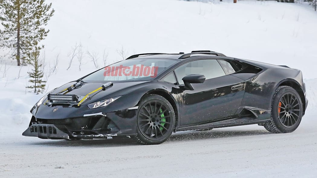 lo dien hinh anh lamborghini huracan sterrato dang chay thu nghiem tren duong tuyet hinh 2