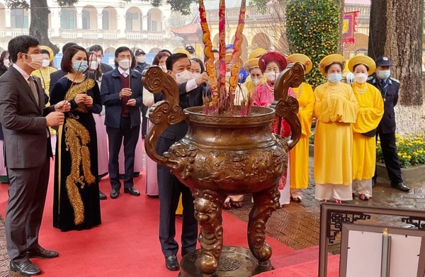 tai dung nghi le tet viet o hoang thanh thang long hinh 1