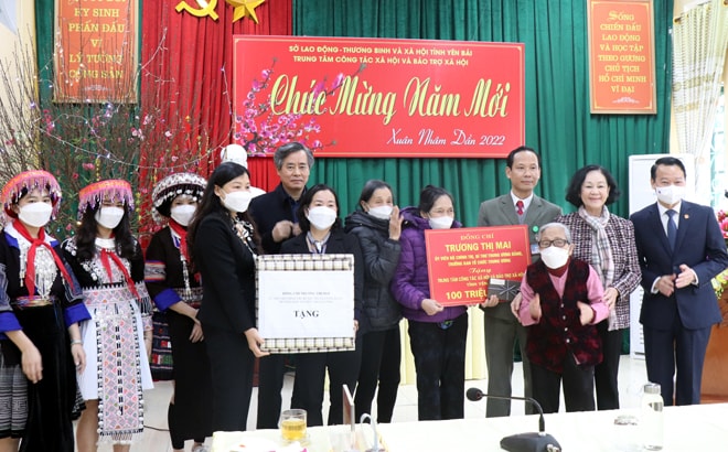 truong ban to chuc trung uong tham va chuc tet dang bo chinh quyen va nhan dan yen bai hinh 3