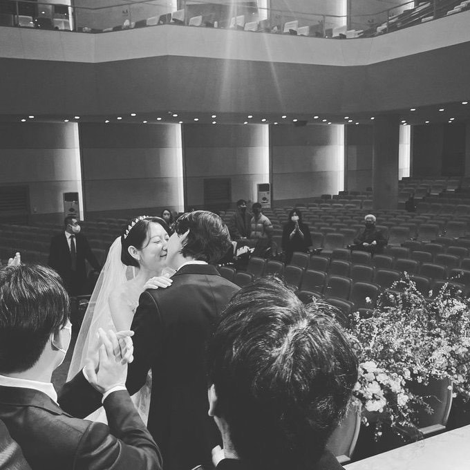 sieu dam cuoi cua park shin hye va choi tae joon hinh 1