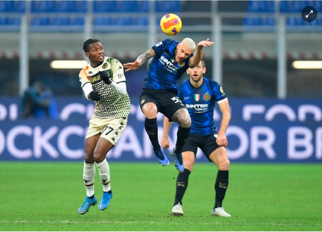 inter milan thang nguoc venezia o phut 90 giu vung ngoi dau serie a hinh 5