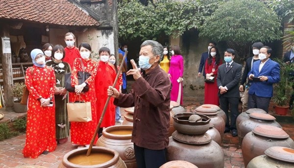 khach quoc te trai nghiem tet xu doai tai lang co duong lam hinh 2