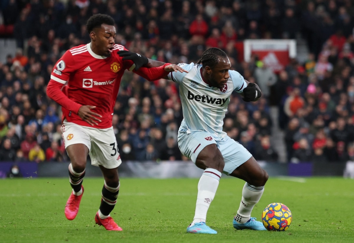 man utd lot top 4 premier league bang ban thang phut bu gio hinh 3