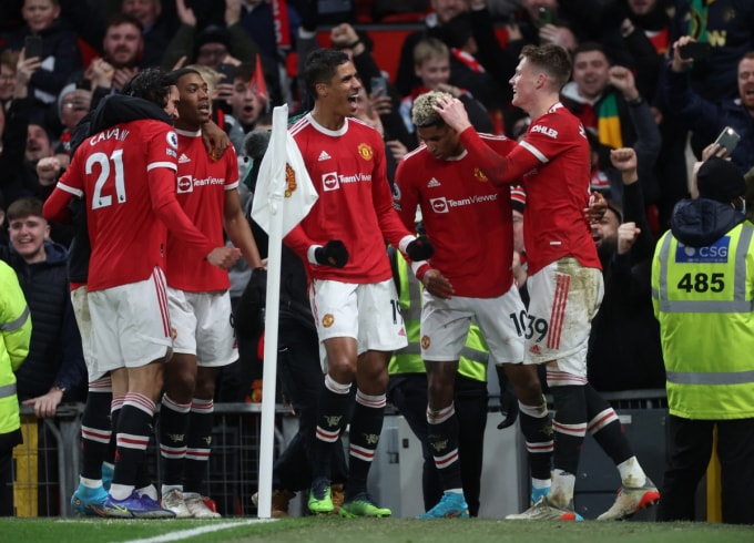 man utd lot top 4 premier league bang ban thang phut bu gio hinh 6