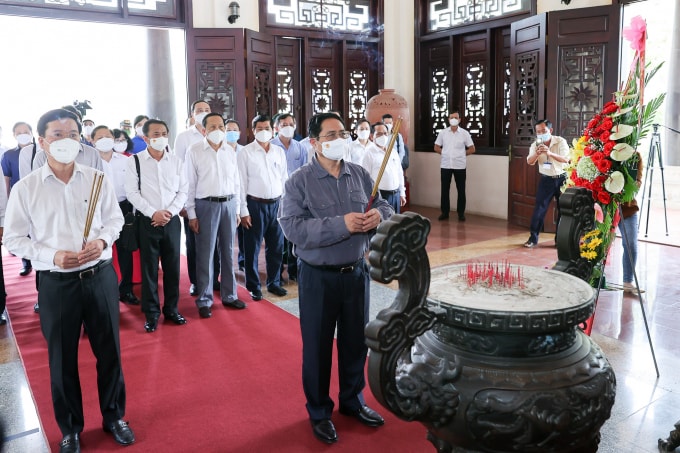 thu tuong dang huong tuong niem dong chi pham hung va dong chi vo van kiet hinh 1