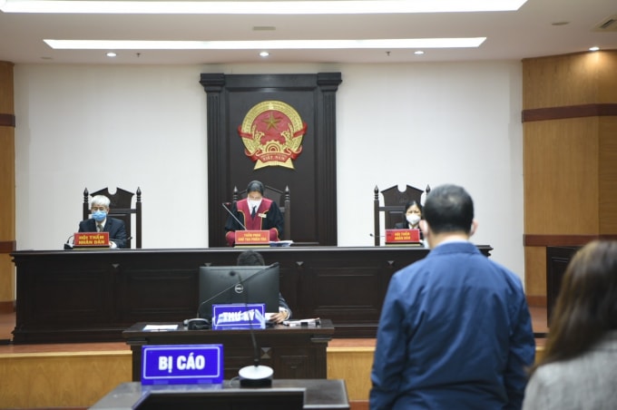 nguyen giam doc benh vien bach mai nguyen quoc anh bi phat 5 nam tu hinh 1