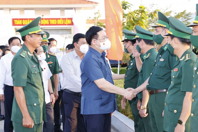 chu tich quoc hoi vuong dinh hue du chuong trinh xuan bien phong am long dan bien hinh 1