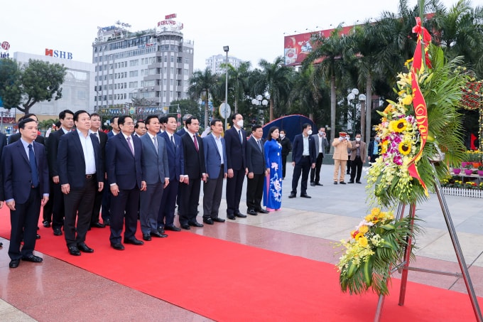 thu tuong dang huong dang hoa tuong nho chu tich ho chi minh hinh 2