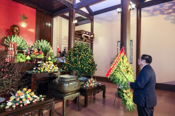 thu tuong dang huong dang hoa tuong nho chu tich ho chi minh hinh 1