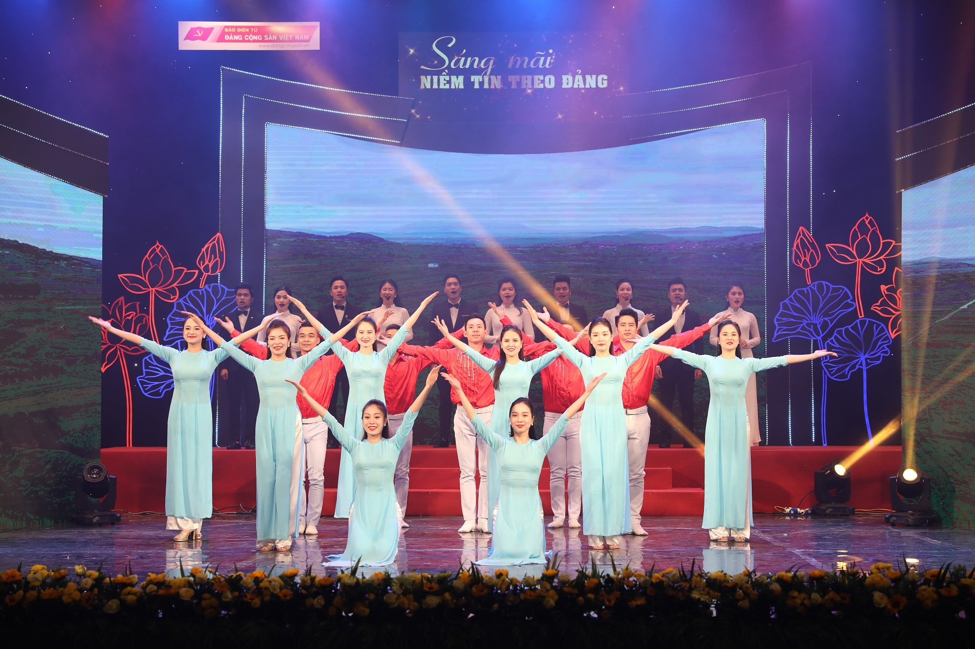 bao dien tu dang cong san viet nam to chuc chuong trinh nghe thuat dac biet giu tron niem tin hinh 1