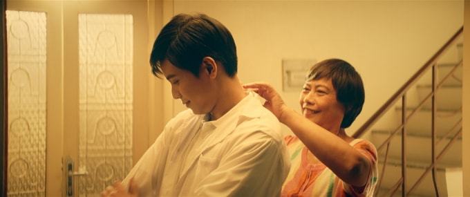 quan ap cung vinid tung mv xuc dong ve me tri an hau phuong chong dich hinh 3