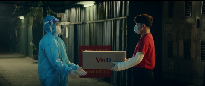 quan ap cung vinid tung mv xuc dong ve me tri an hau phuong chong dich hinh 4