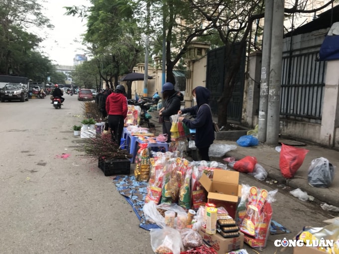 thi truong do cung tao quan nhon nhip ngay chinh le hinh 3