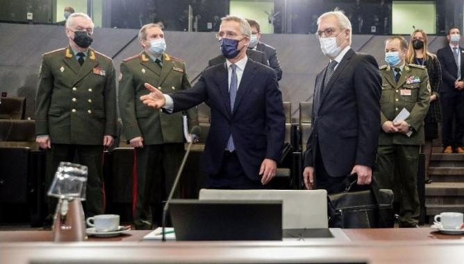 nato tim loi thoat ngoai giao cho cuoc khung hoang ukraine hinh 1