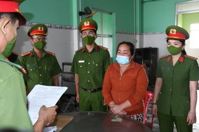 khoi to nguoi phu nu lua dao mua ca loc roi chiem doat hon 19 ty dong hinh 1