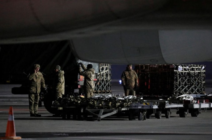 nato tim loi thoat ngoai giao cho cuoc khung hoang ukraine hinh 2