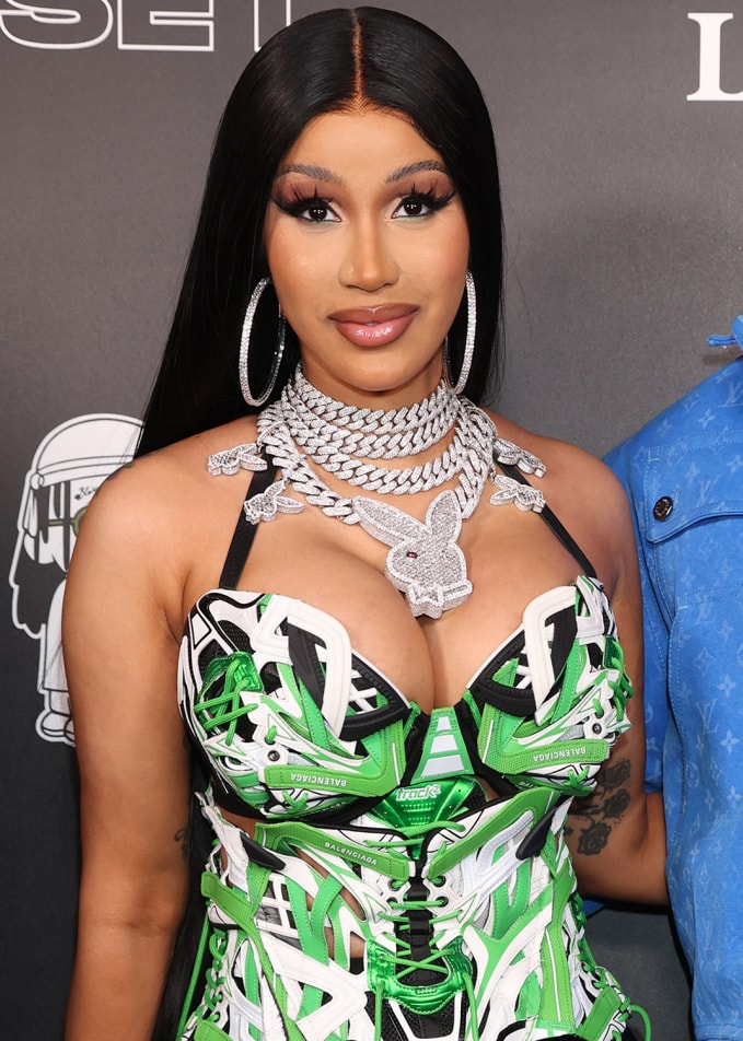 cardi b len tieng khi duoc them 3 trieu usd nho thang kien hinh 1