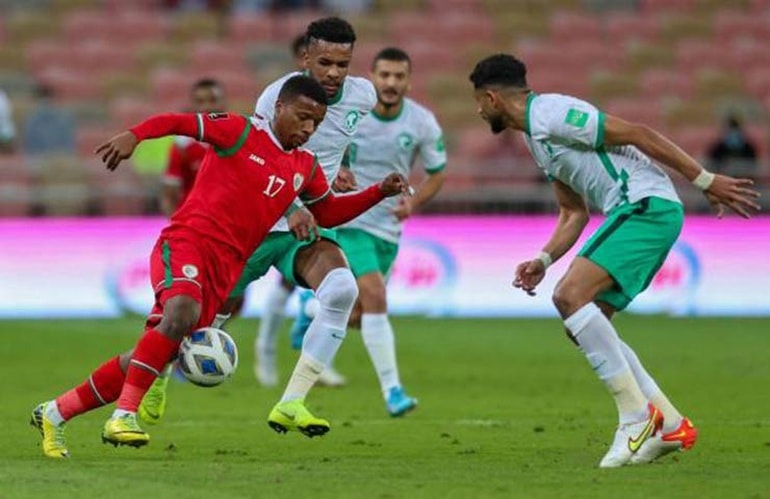 danh bai oman saudi arabia cham mot tay vao vck world cup 2022 hinh 2