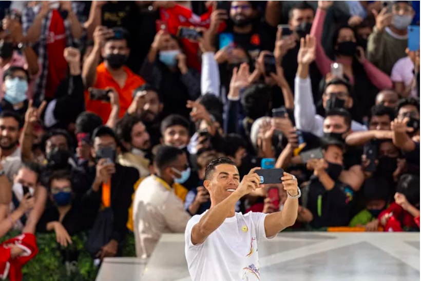 cristiano ronaldo nhan giai thuong o dubai hinh 6