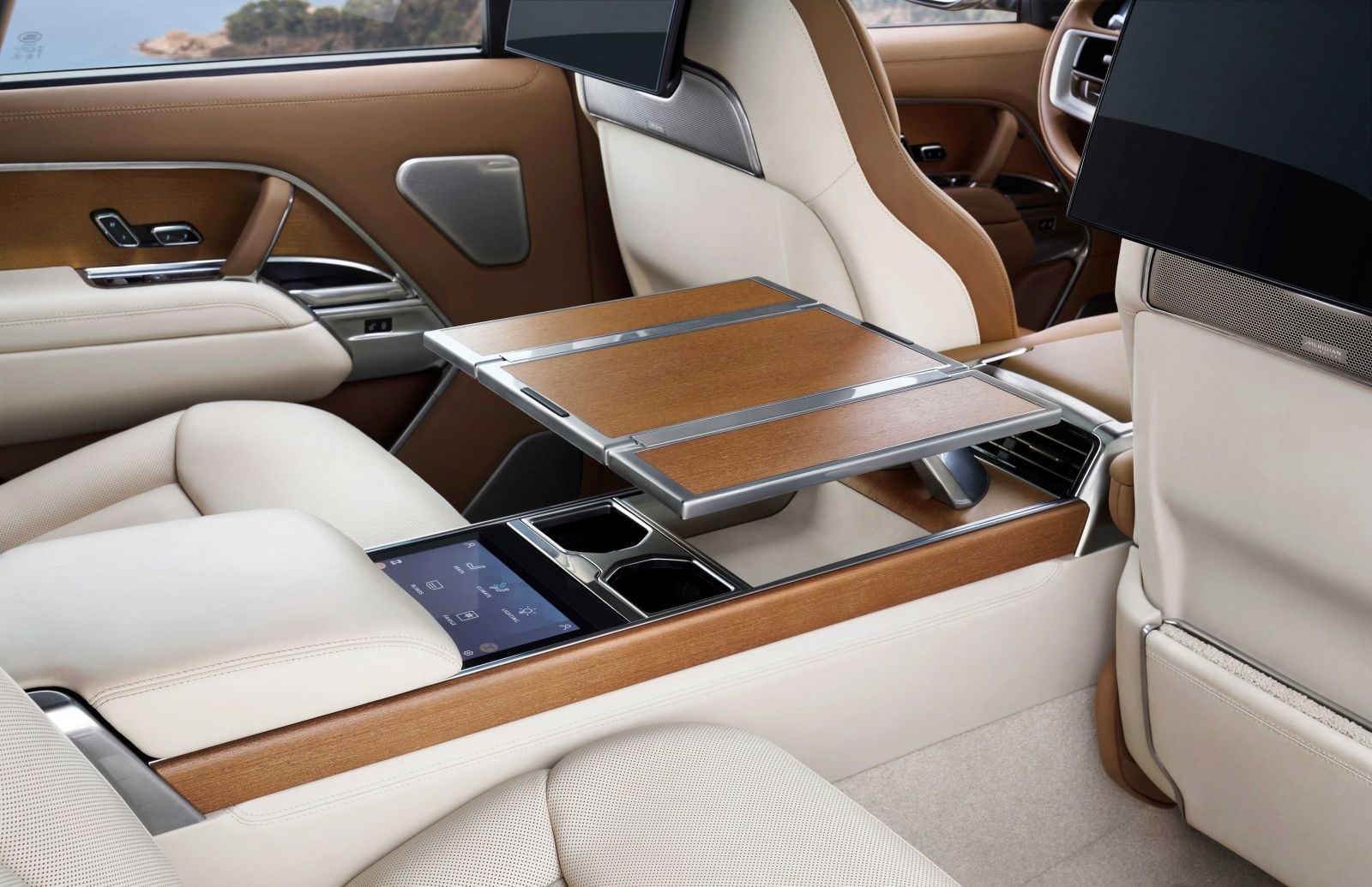 cac mau xe sang trong cua range rover moi sap ve viet nam hinh 8