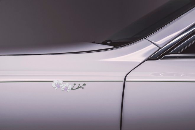 kham pha mau xe rolls royce phantom orchid duoc lay chu de tu hoa phong lan hinh 2