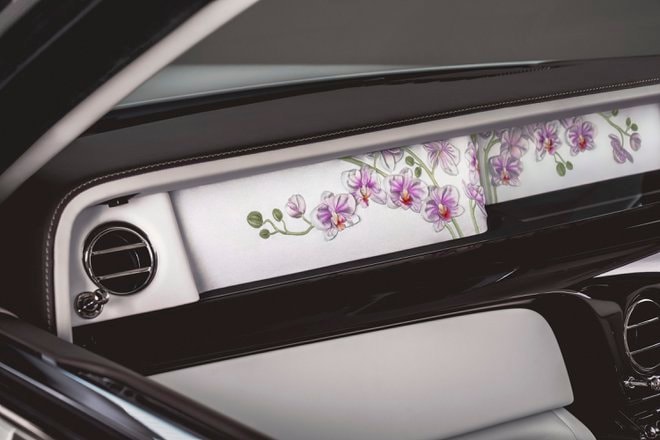 kham pha mau xe rolls royce phantom orchid duoc lay chu de tu hoa phong lan hinh 3