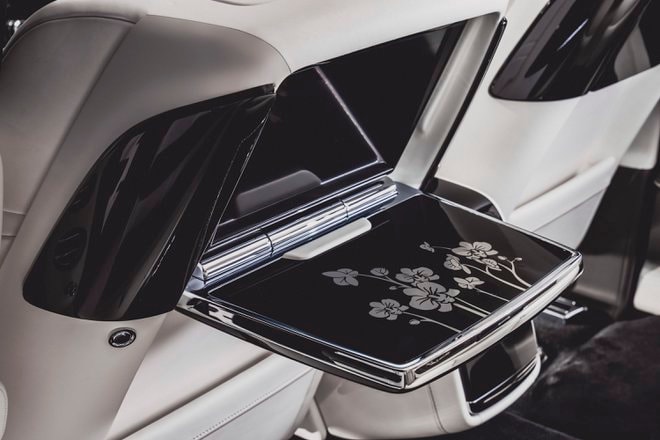 kham pha mau xe rolls royce phantom orchid duoc lay chu de tu hoa phong lan hinh 4