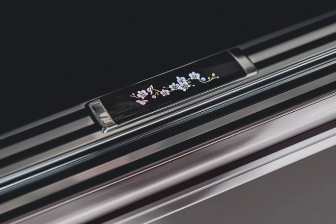 kham pha mau xe rolls royce phantom orchid duoc lay chu de tu hoa phong lan hinh 5