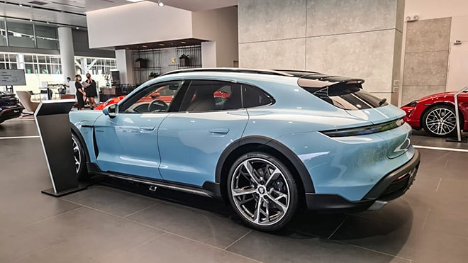 chiem nguong xe dien porsche taycan cross turismo tai dai ly viet nam gia ban tu 4 ty dong hinh 8
