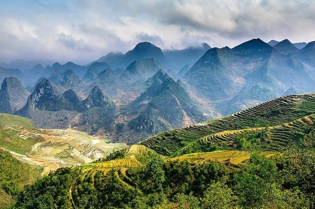 cao nguyen da dong van diem du lich dang di trong ngay xuan nham dan hinh 2