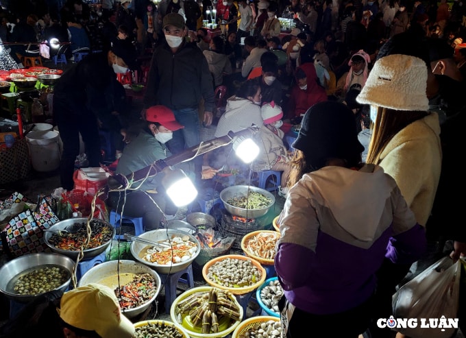 hang chuc ngan du khach do ve trung tam da lat ket xe nghiem trong hinh 8