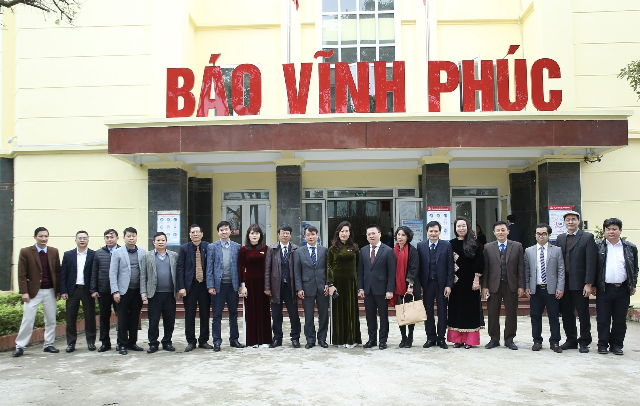 chu tich hoi nha bao viet nam le quoc minh tham lam viec voi bao vinh phuc hinh 2