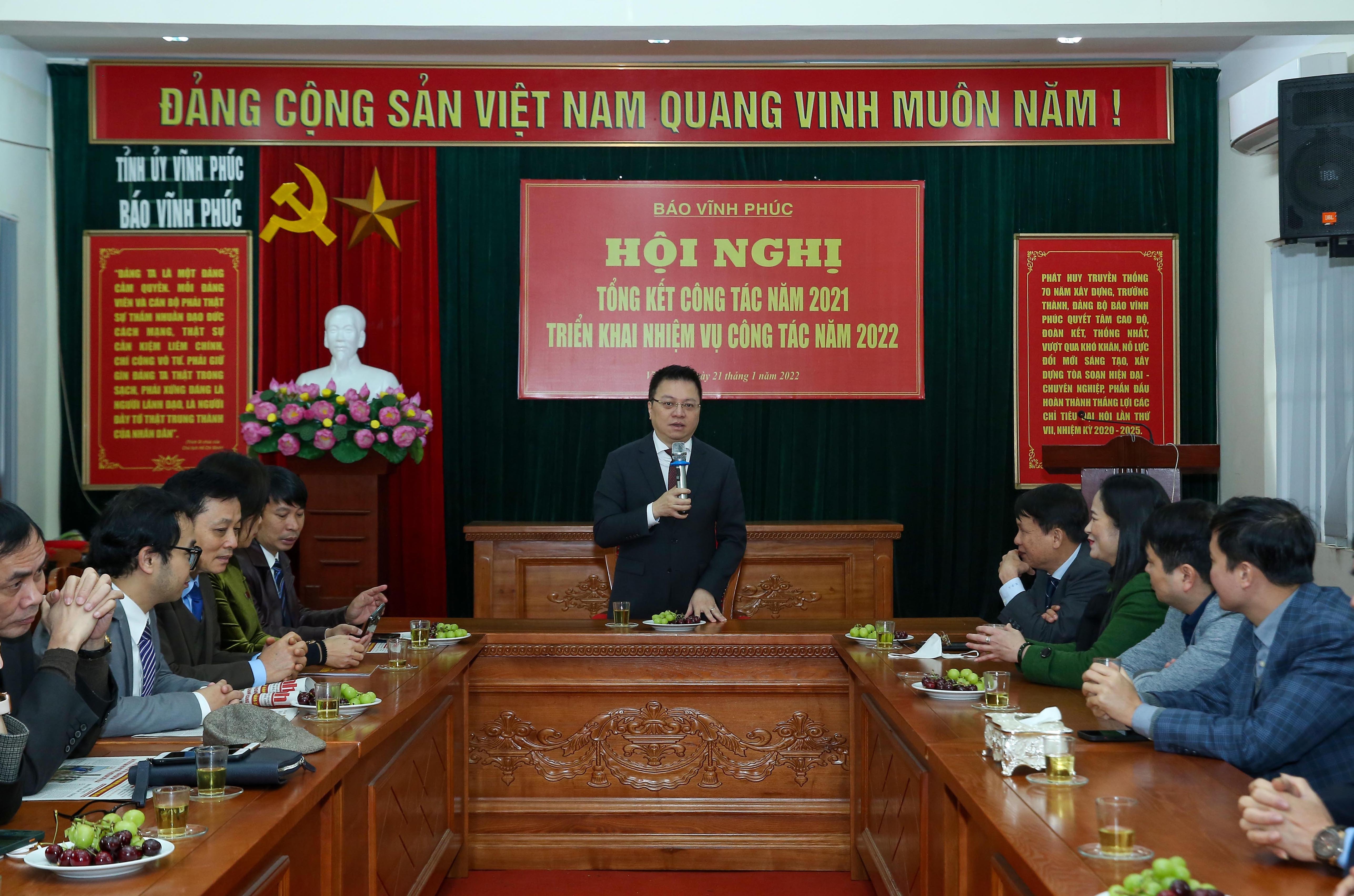 chu tich hoi nha bao viet nam le quoc minh tham lam viec voi bao vinh phuc hinh 1
