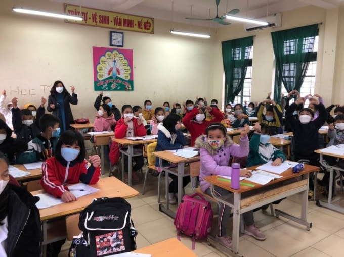 hoc sinh tieu hoc ngoai thanh ha noi han hoan di hoc tro lai hinh 8