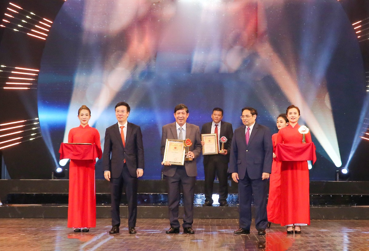 nha bao nguyen thanh dung voi phong su ve nguoi anh hung lao dong va hat gao ngon nhat the gioi hinh 2