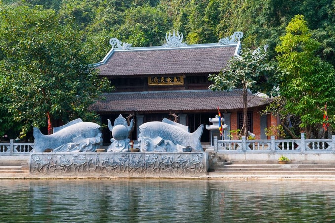 nhung dia diem linh thieng o chua huong nguoi tray hoi nen chu y hinh 2