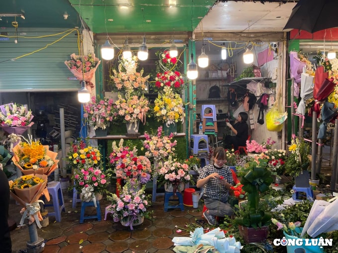 khan hiem nguon cung gia hoa tuoi ngay valentine doi gia bat thuong hinh 1