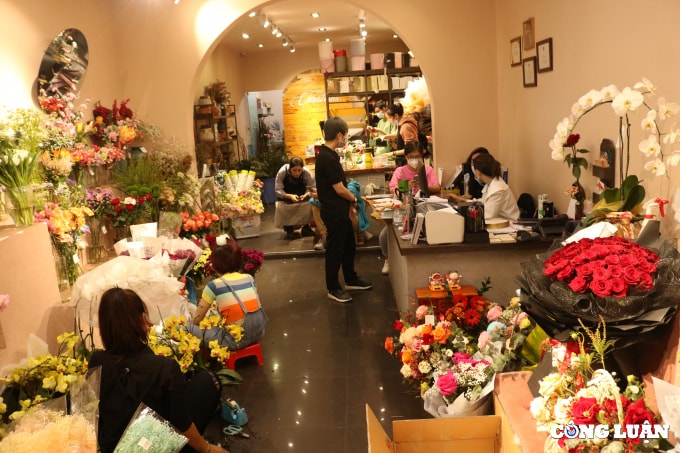 mua hoa lam qua valentine nhieu bo len toi 50 trieu dong hinh 1