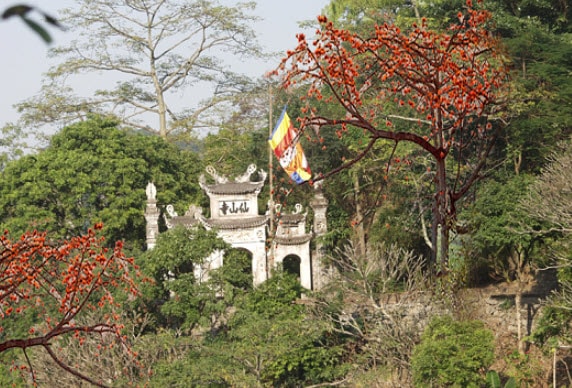 nhung dia diem linh thieng o chua huong nguoi tray hoi nen chu y hinh 4
