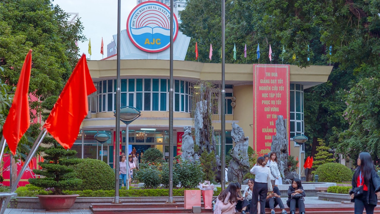 sinh vien hoc vien bao chi va tuyen truyen tro lai hoc tap trung vao ngay 14 2 hinh 1