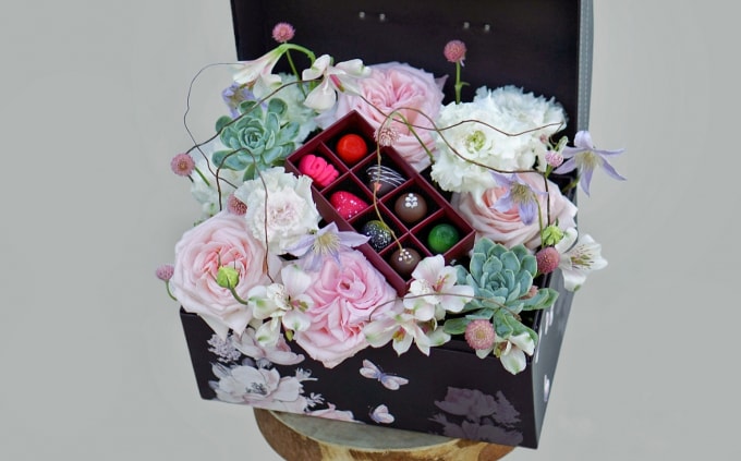 qua hai trong mot hoa hong ket hop chocolate tien trieu hut khach dip valentine hinh 1