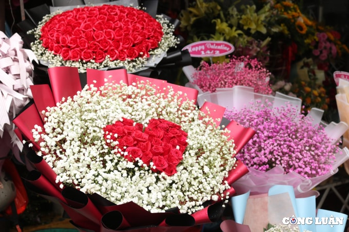 qua hai trong mot hoa hong ket hop chocolate tien trieu hut khach dip valentine hinh 4
