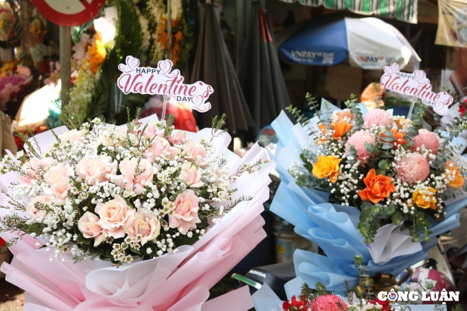 qua hai trong mot hoa hong ket hop chocolate tien trieu hut khach dip valentine hinh 5