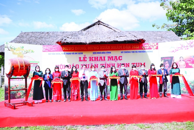 hoi bao xuan sac xuan qua tung trang bao gin giu hon cot dan toc hinh 1