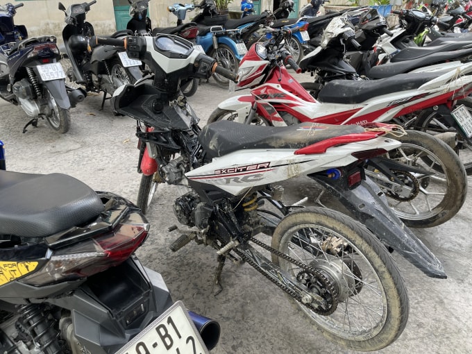 bat giu nhom quai xe dua xe trai phep o tp hcm hinh 2
