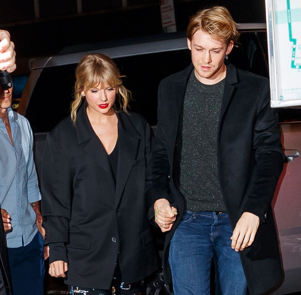 ro tin taylor swift dinh hon voi ban trai kem 3 tuoi sau 5 nam hen ho hinh 1