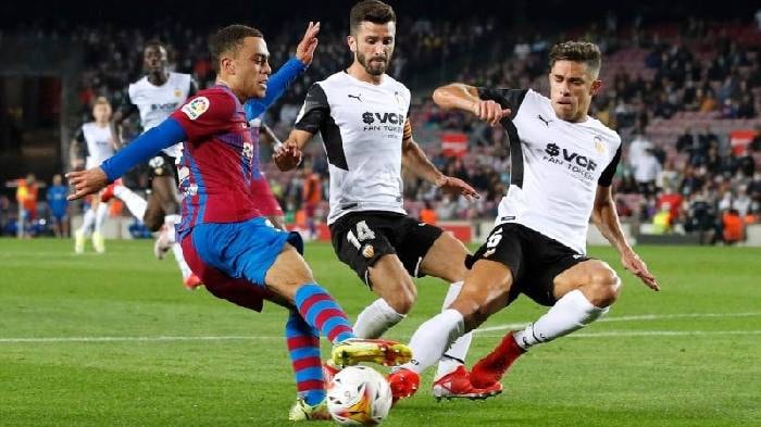nhan dinh tran valencia vs barca 22h15 ngay 20 2 hinh 1