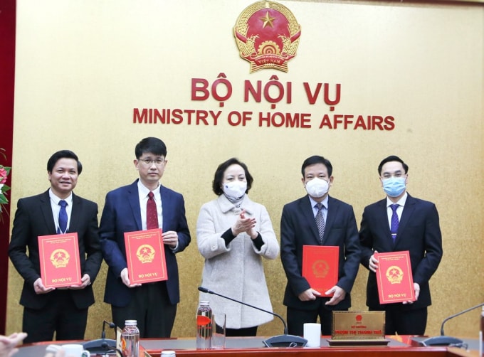 bo noi vu dieu dong bo nhiem nhieu can bo hinh 1